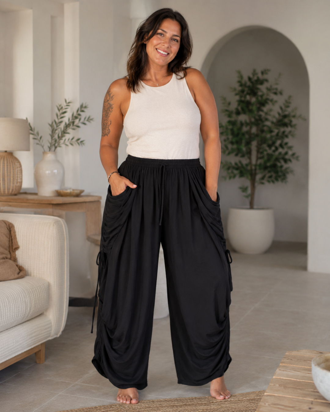 Pantalones Fluidos de Pata Ancha con Cintura Ajustable y Detalles Fruncidos