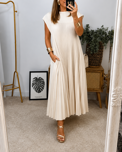 Vestido largo elegante con pliegues finos