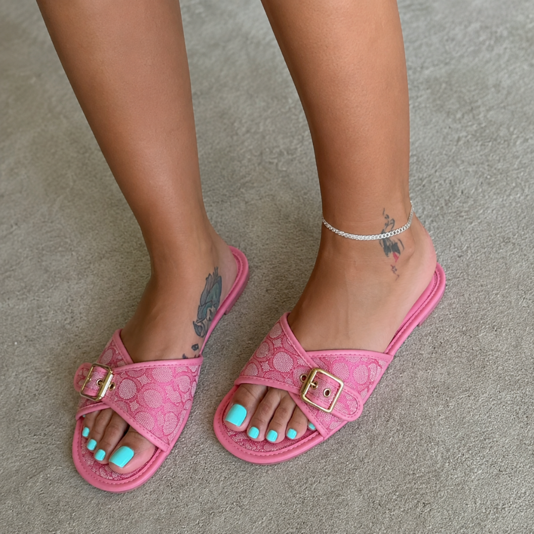 Sandalias Planas con Hebilla Ajustable y Diseño Estampado®