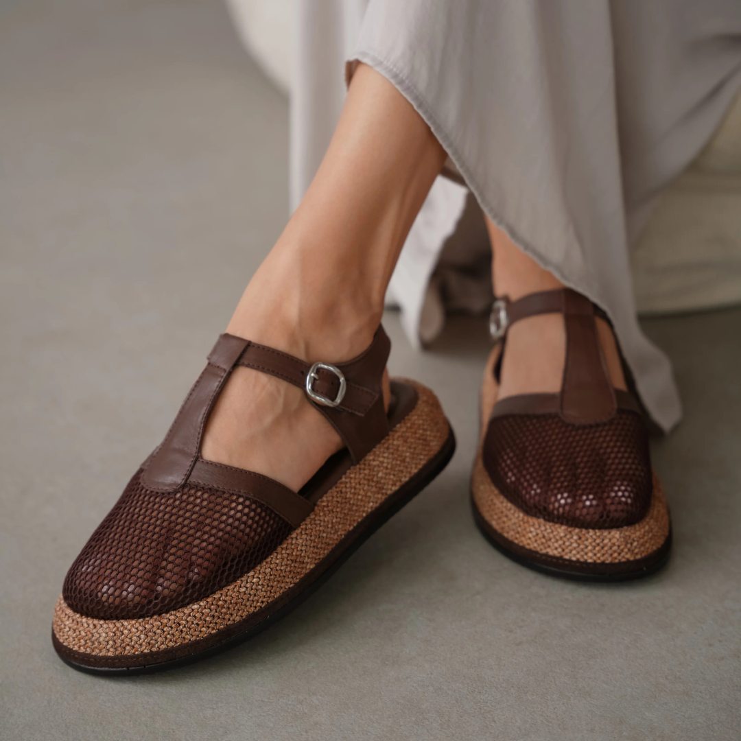 Sandalias con Tira en T y Panel de Rejilla®