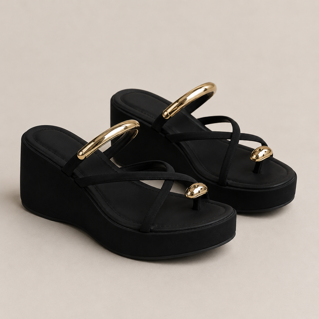 Sandalias de Plataforma con Detalles Metálicos