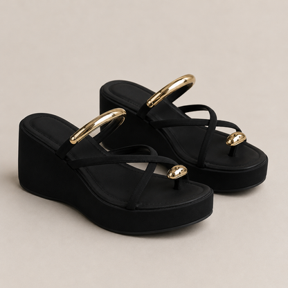 Sandalias de Plataforma con Detalles Metálicos