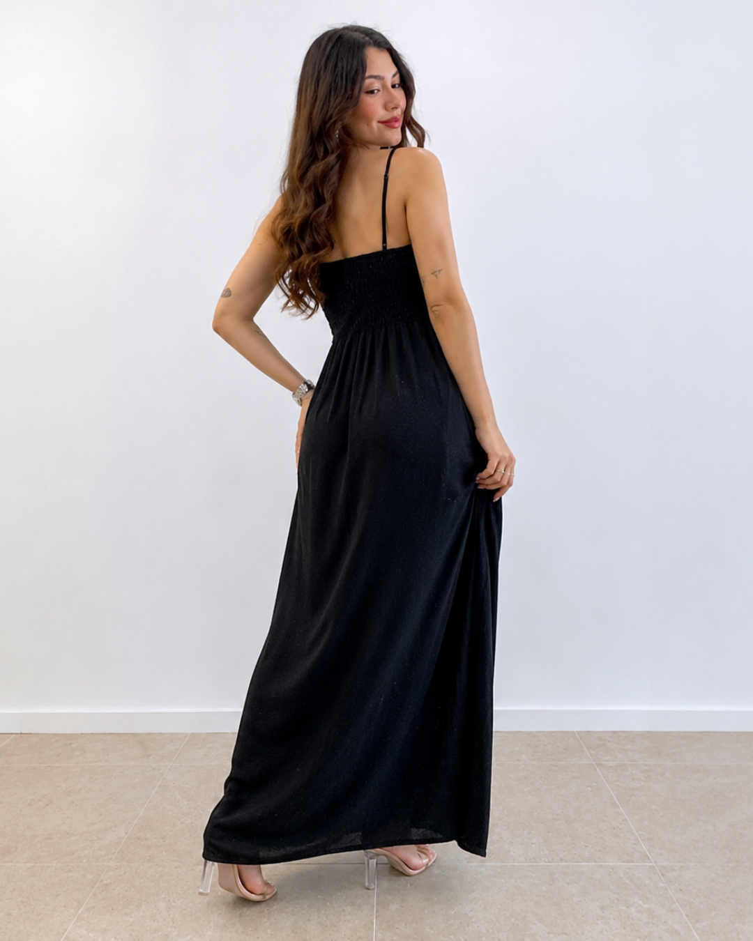 Vestido Largo Fluido con Cuerpo Fruncido