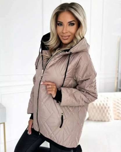 Chaqueta acolchada con capucha y corte cómodo para mujer