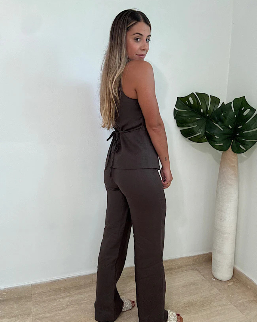Conjunto Femenino de Lino Chic Elegancia Minimalista y Ajuste Sofisticado