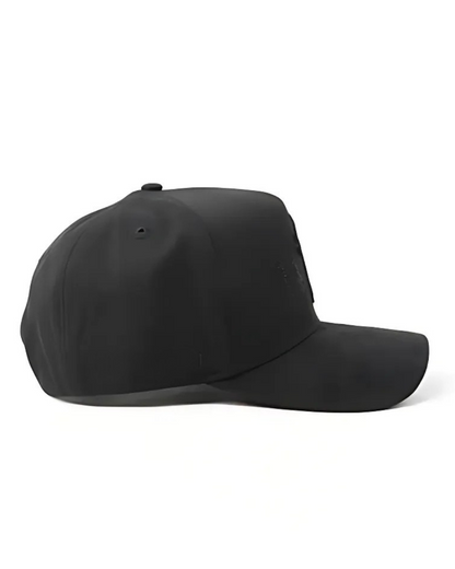 Gorra Negra con Diseño Urbano