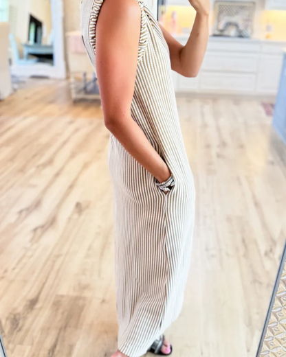 Vestido de Punto Estilizado con Diseño de Líneas