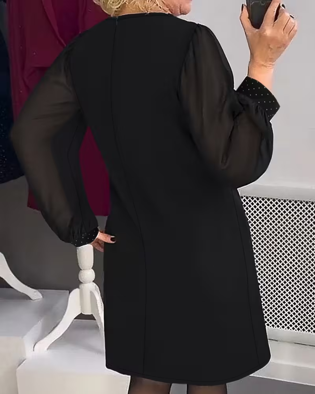 Vestido Midi Elegante con Detalles en Malla y Adornos