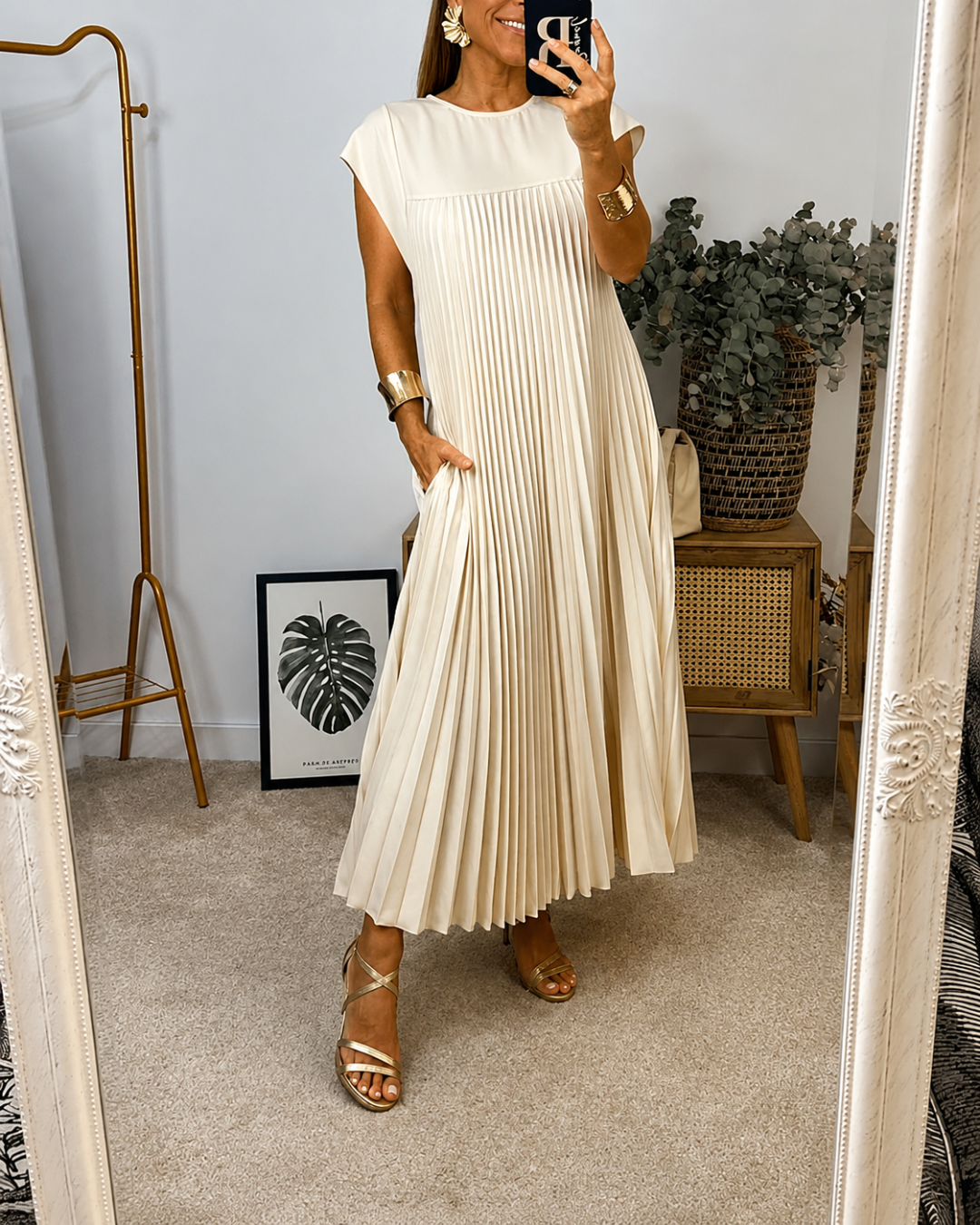 Vestido largo elegante con pliegues finos