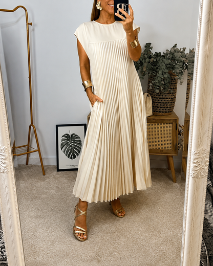 Vestido largo elegante con pliegues finos
