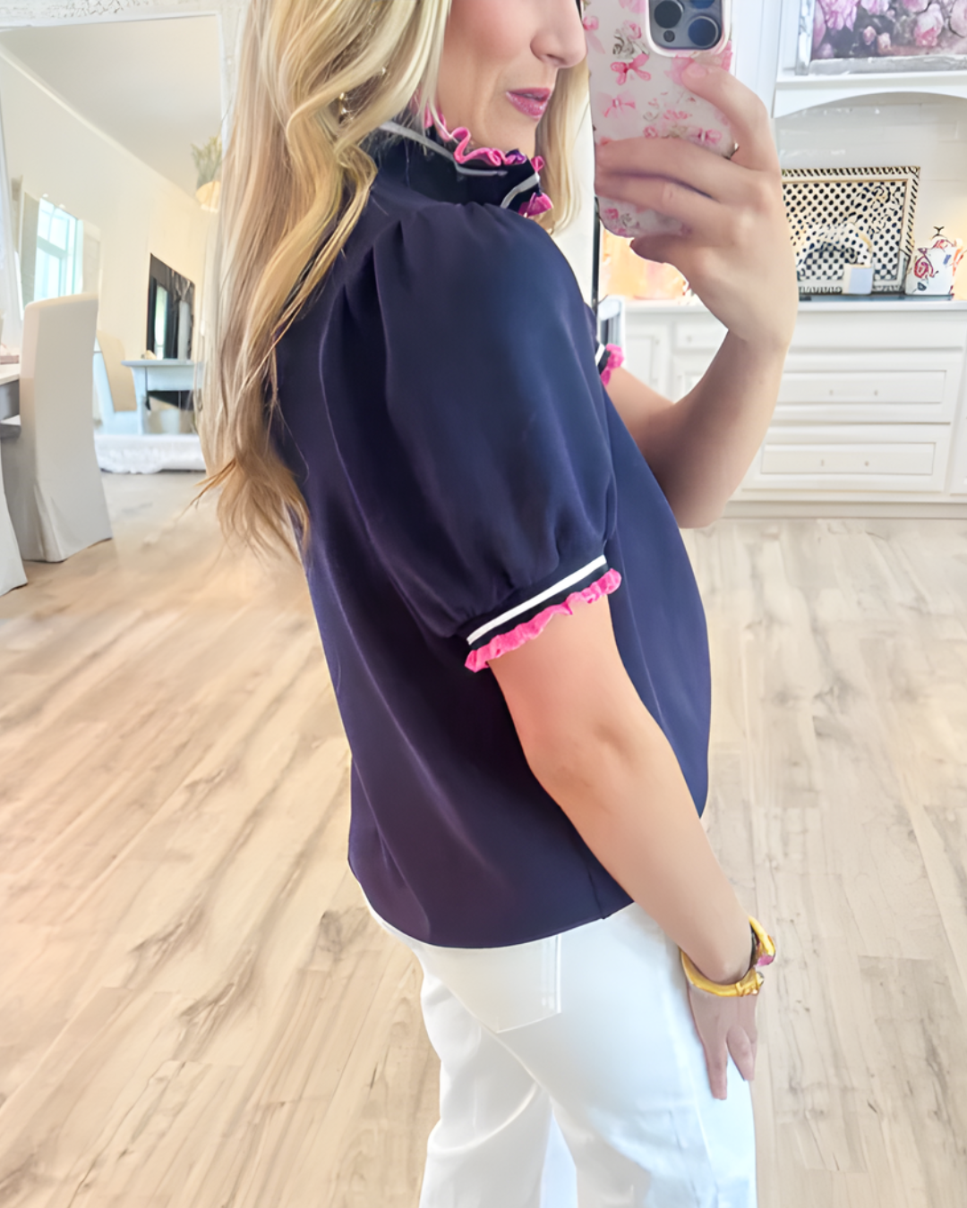 Blusa con Mangas y Detalles de Volantes