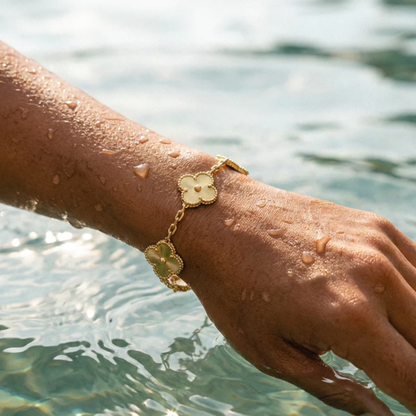 Pulsera Minimalista con Detalle Elegante