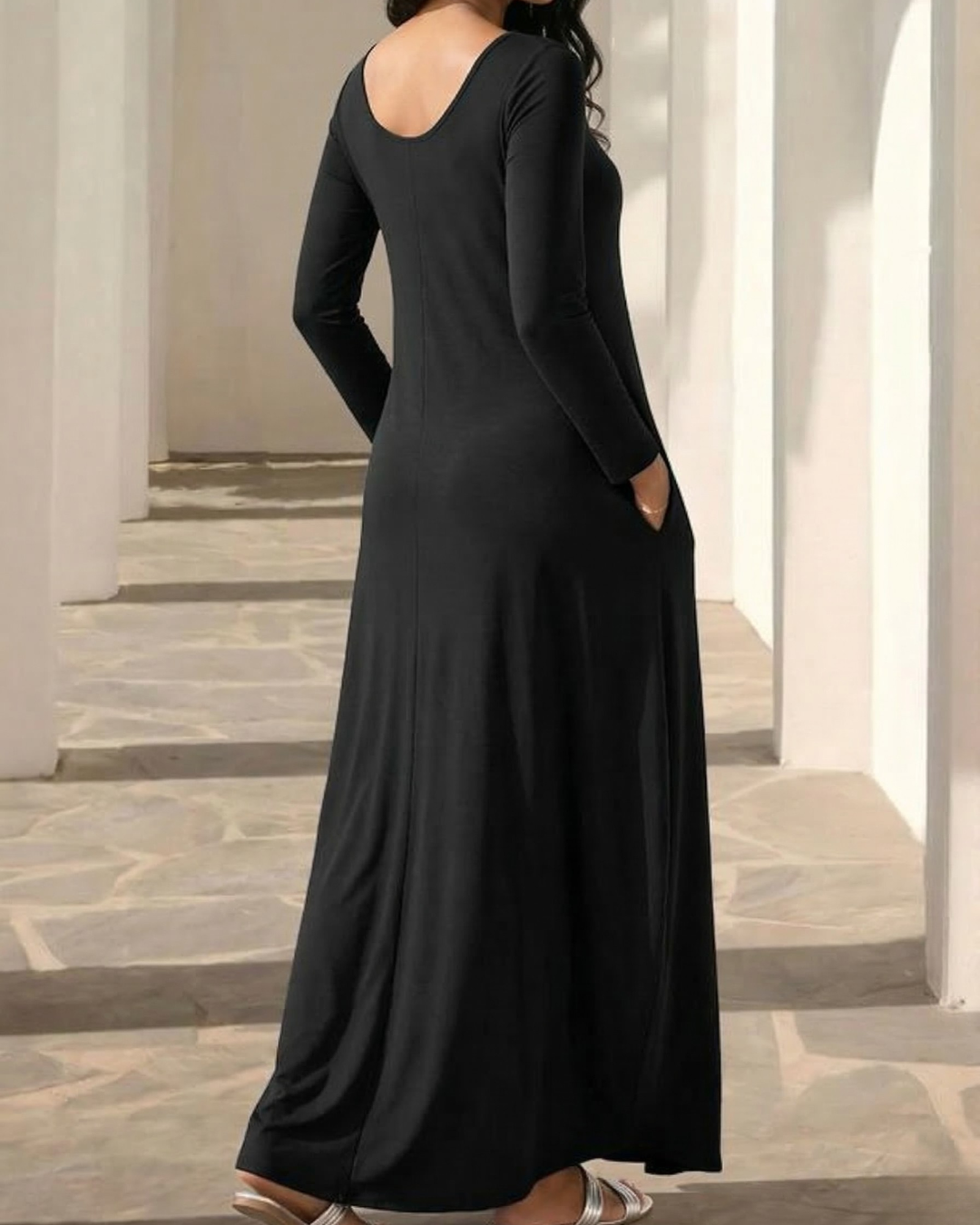 Vestido Negro Clásico de Manga Larga