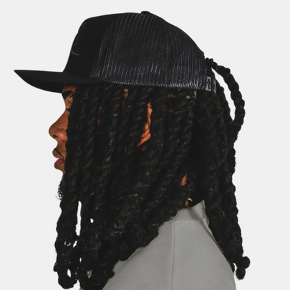 Gorra Negra Unisex con Diseño Urbano y Malla Transpirable