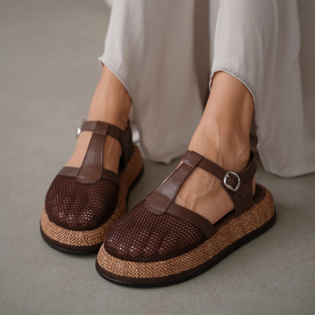 Sandalias con Tira en T y Panel de Rejilla®