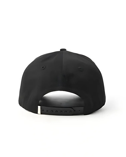 Gorra Negra con Diseño Urbano