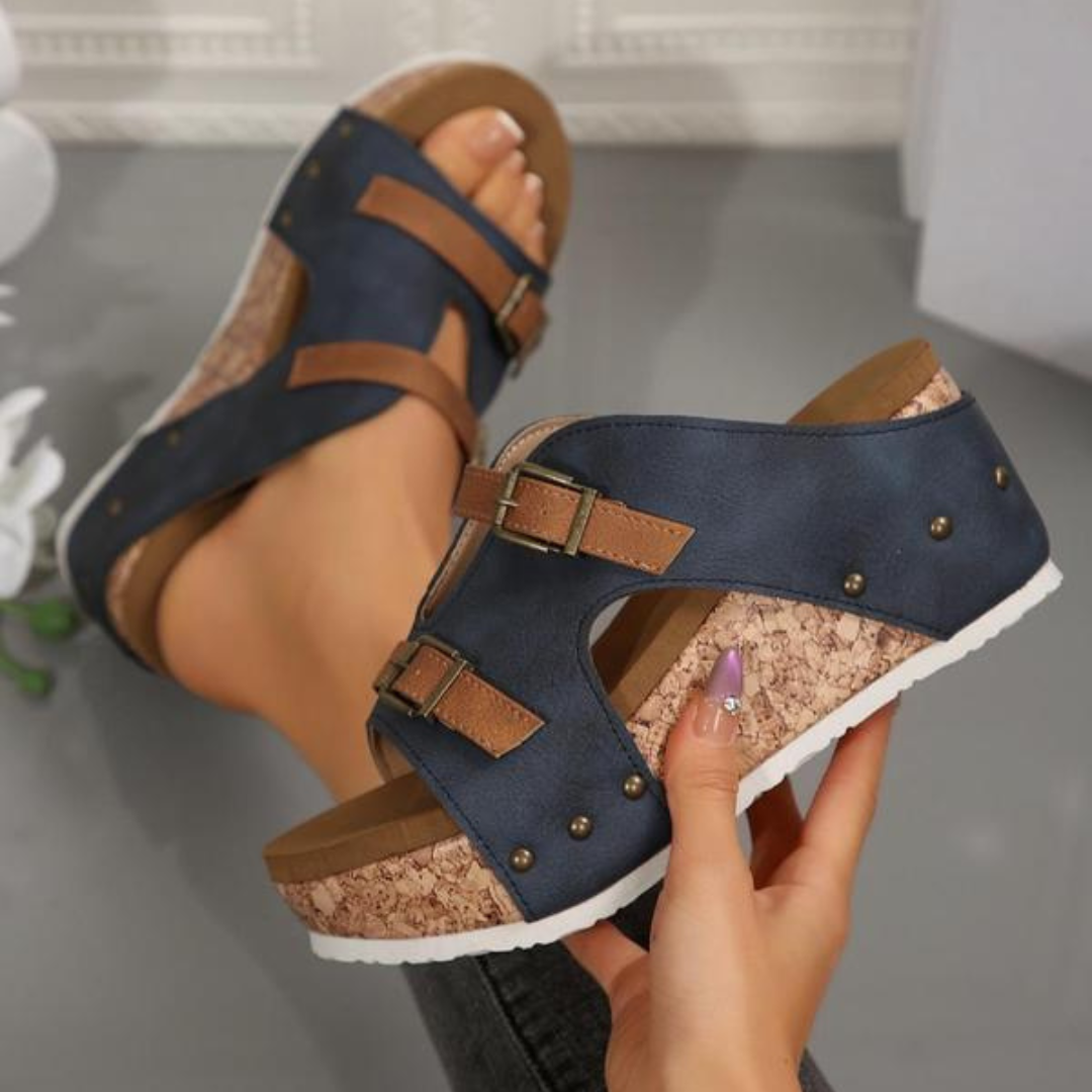 Sandalias de cuña con broche