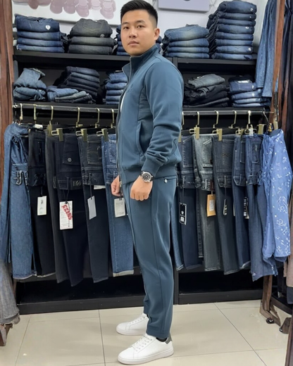 Conjunto deportivo bordado de dos piezas muy versátil para hombre