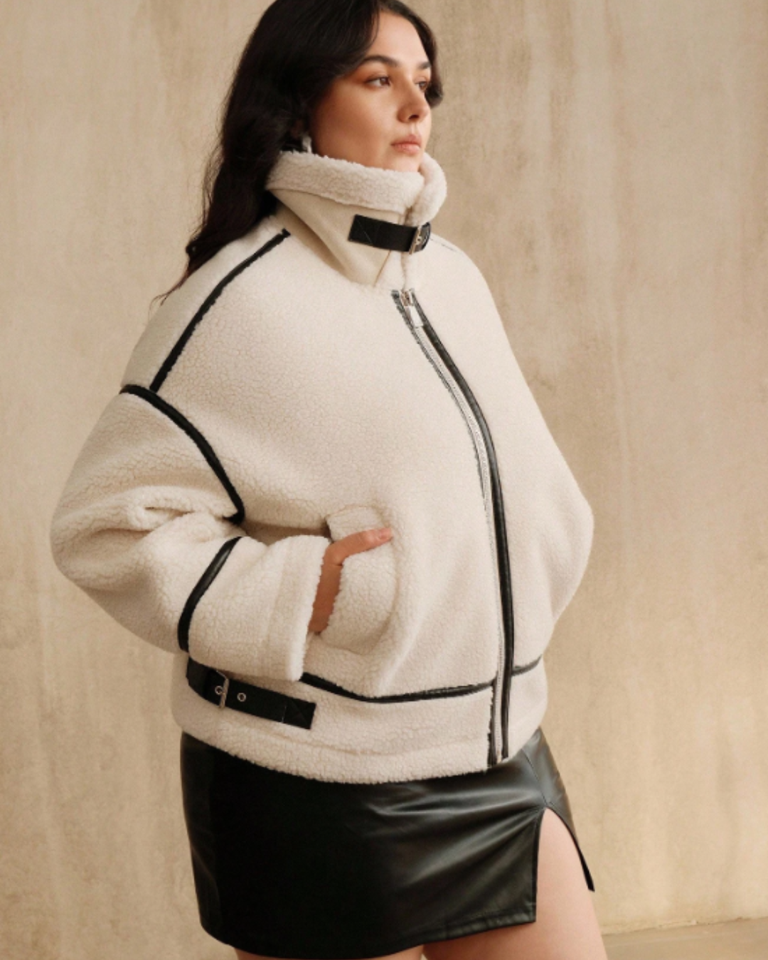 Abrigo con Detalles en Cuero Para Mujer