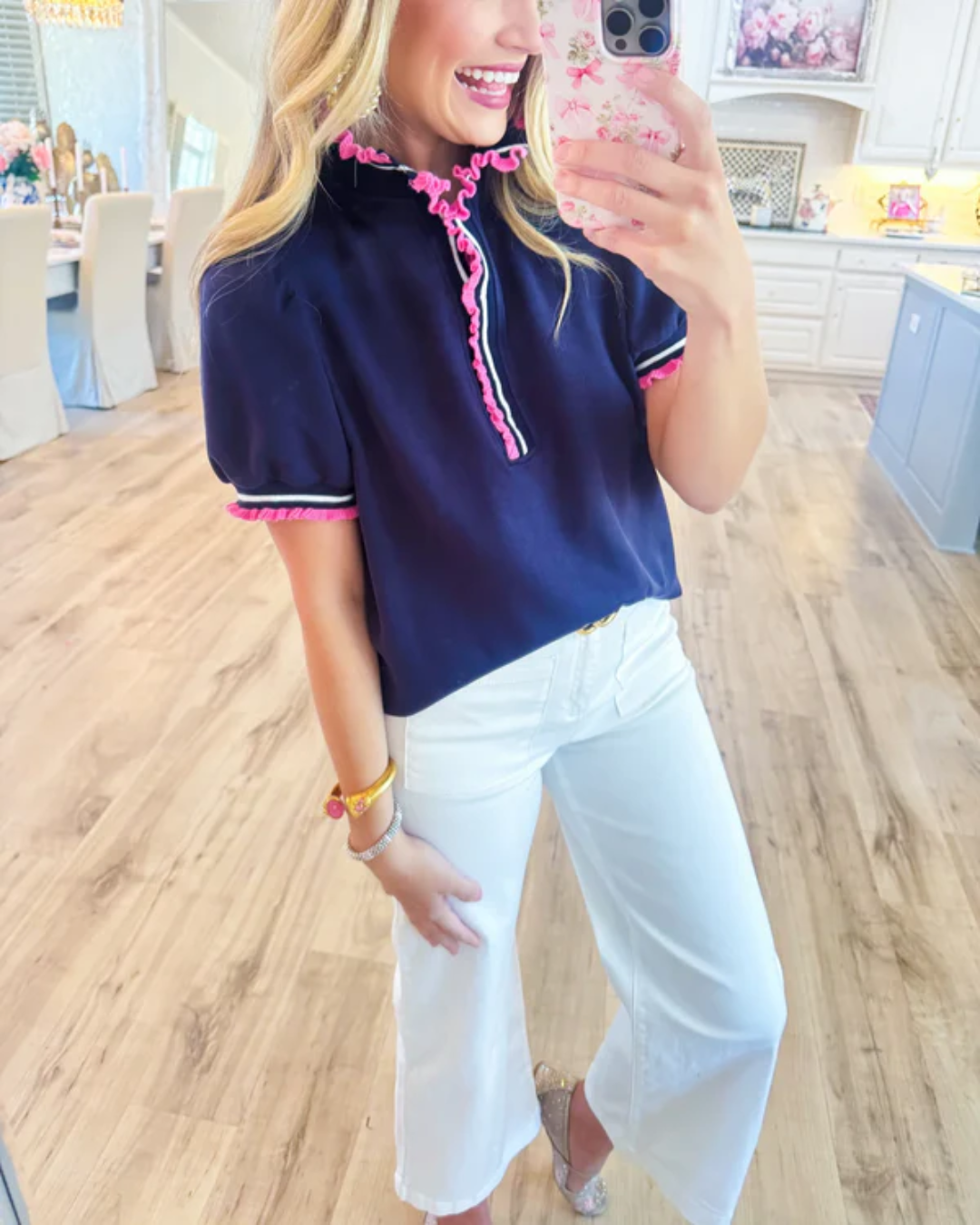 Blusa con Mangas y Detalles de Volantes