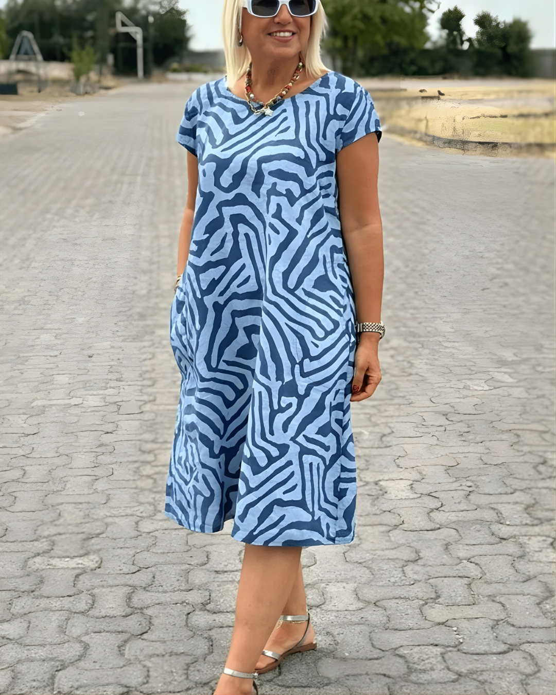 Vestido Elegante con Estampado y Cuello Redondo