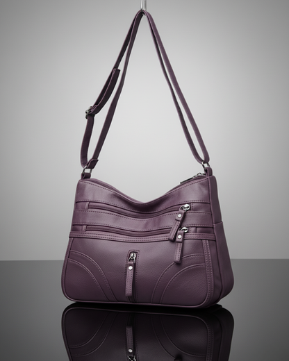 Bolso con múltiples compartimentos y textura suave