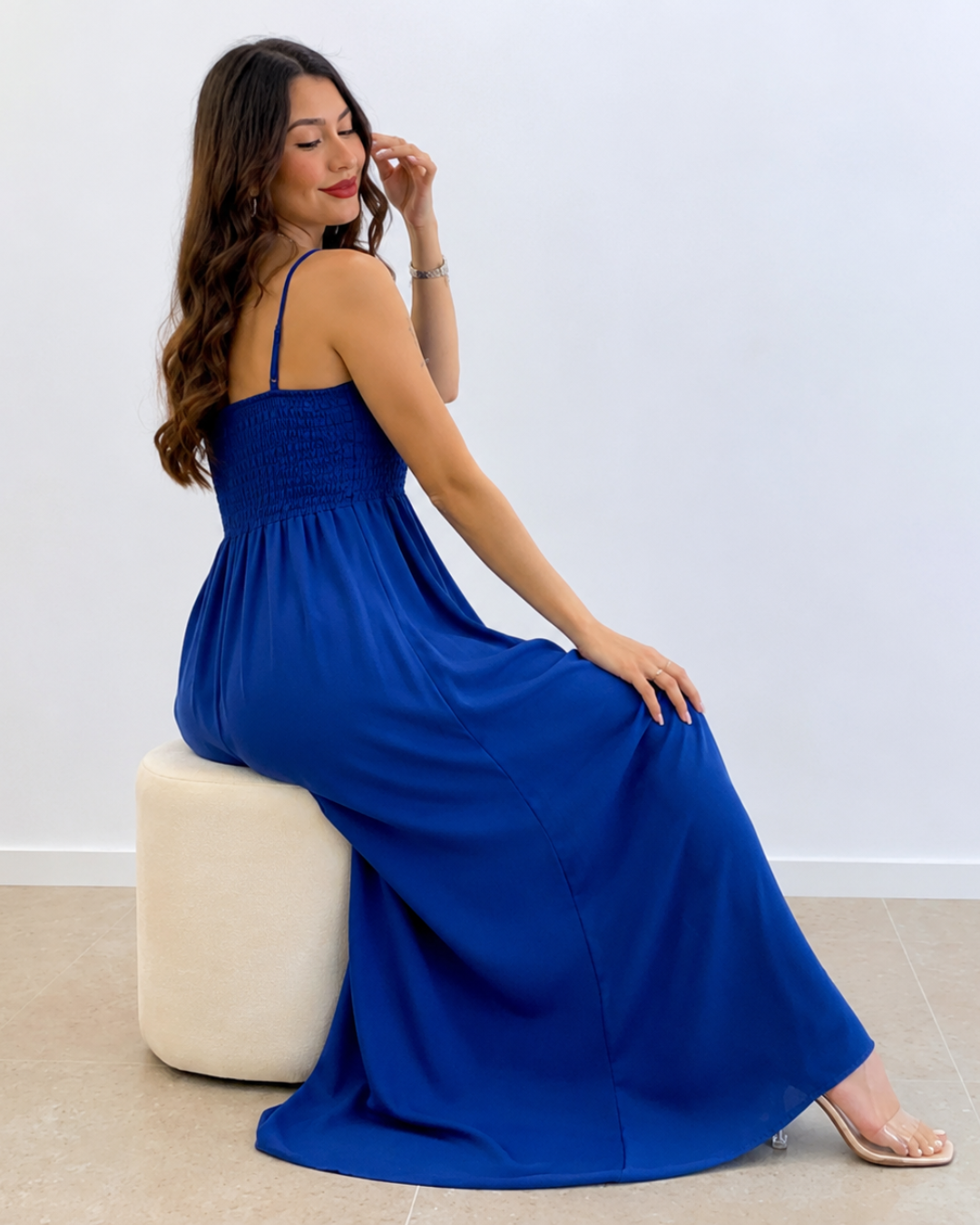 Vestido Largo Fluido con Cuerpo Fruncido