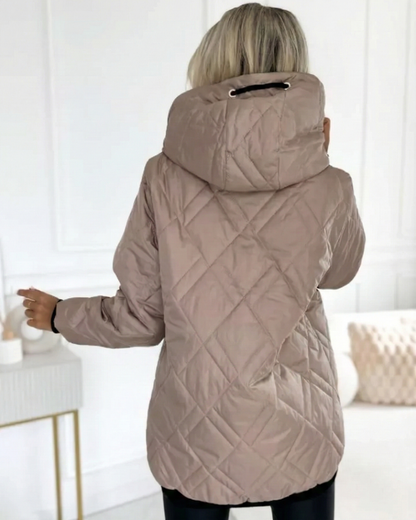 Chaqueta acolchada con capucha y corte cómodo para mujer