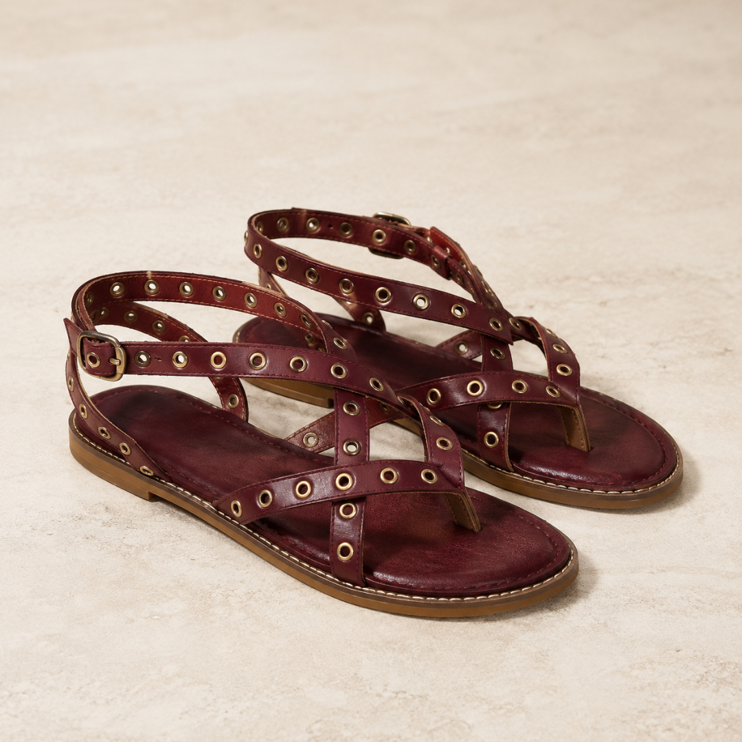 Sandalias Planas con Tiras Cruzadas y Tachuelas®