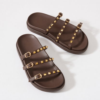 Sandalias Planas con Tachas Metalizadas