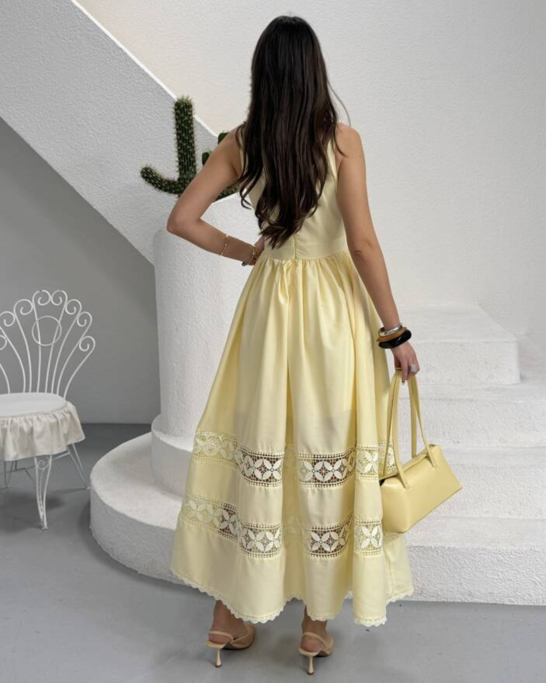 Vestido Midi con Tirantes y Detalles Calados®