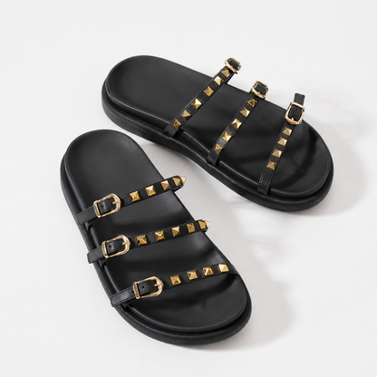 Sandalias Planas con Tachas Metalizadas