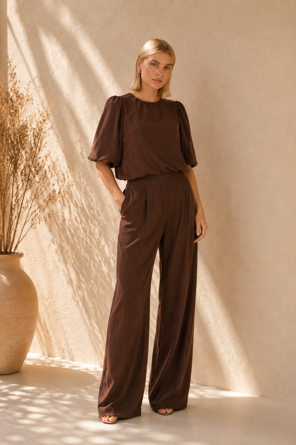 Conjunto elegante con caída fluida