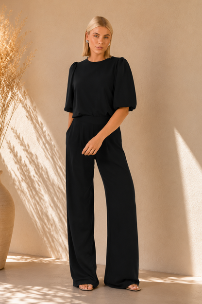 Conjunto elegante con caída fluida